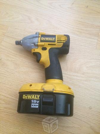 Taladro de impacto DeWalt con pila 18v