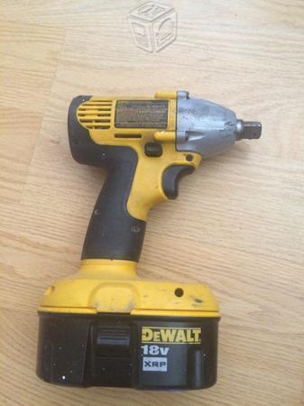 Taladro de impacto DeWalt con pila 18v