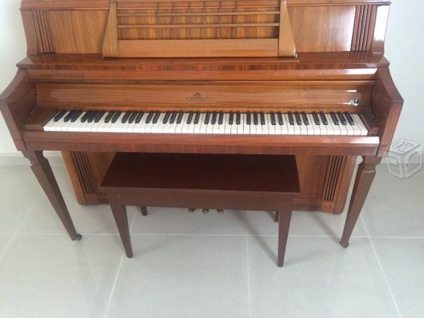 Piano Wurlitzer Console