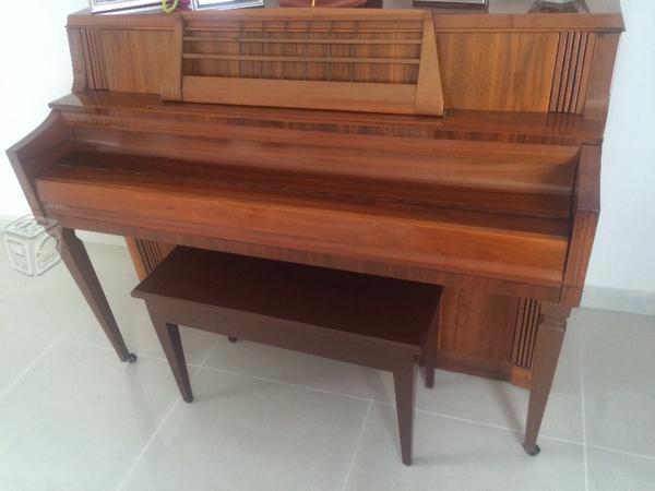 Piano Wurlitzer Console