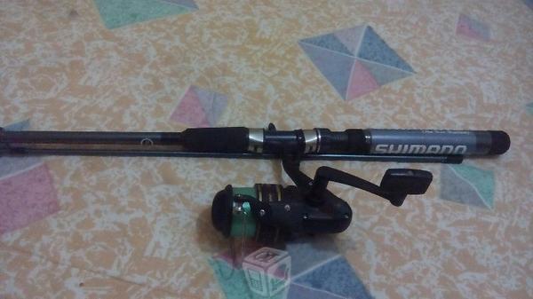 Carrete graphite y caña de marca SHIMANO