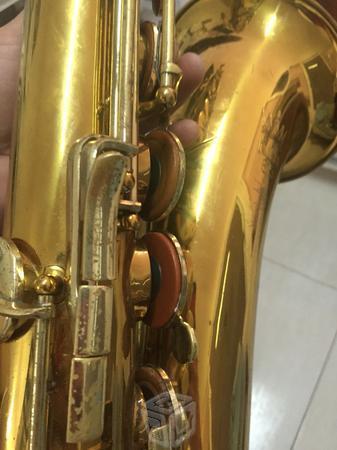 Saxofón tenor 615