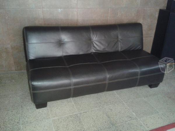 Bonito sofa cama vinipiel