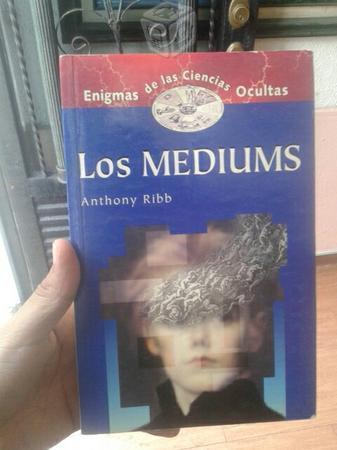Libro Los mediuns de anthony ribb