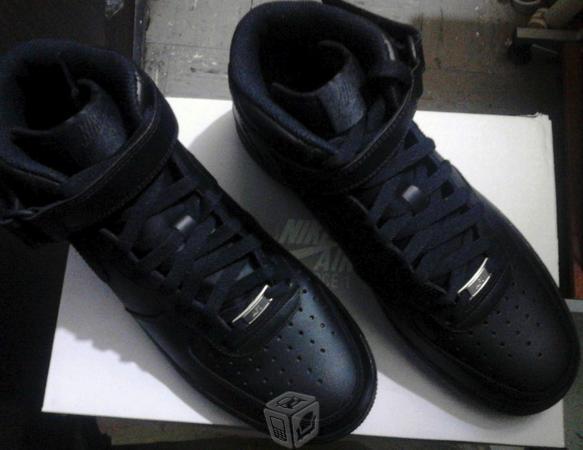 Air Force One Mid Black 7.5MX Nuevos HOT SALE