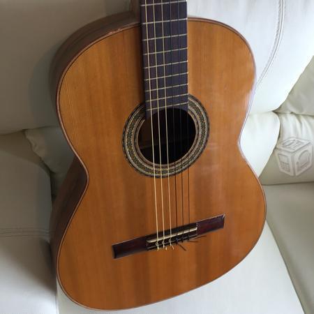 Guitarra Acústica de paracho con estuche rígido