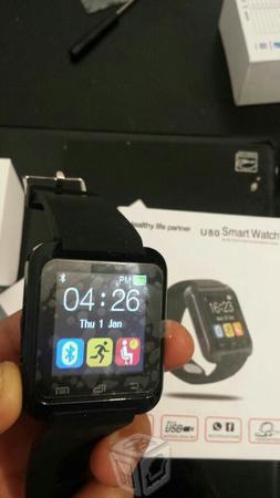 Smart watch nuevo en caja cable usb