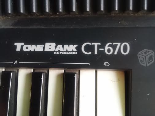 TECLADO CASIO CT 670 con 5 octavas