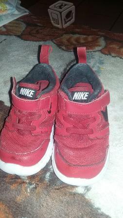 Nike rojos