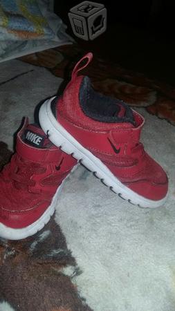 Nike rojos