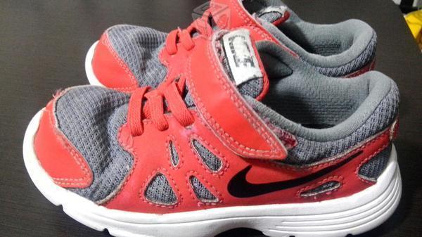 Tenis NIKE ORIGINALES 15 cms