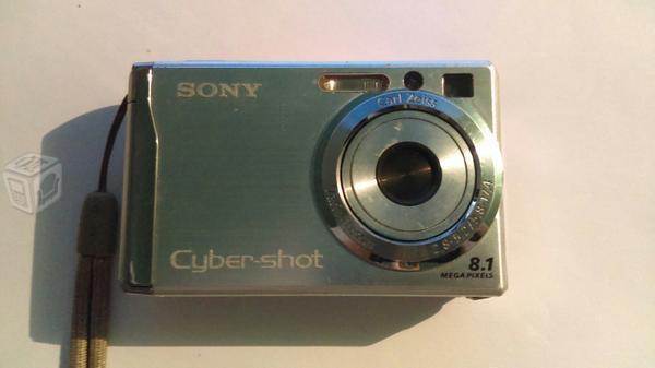 Cámara Sony CyberShot 8.1 MP, MemoryStick 2 GB