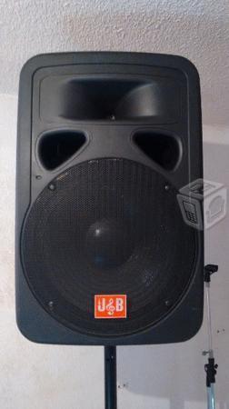 Bocina-amplificador j&b pedestal y microfono