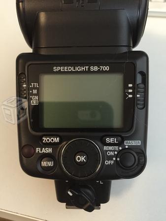 Flash NIKON Speedlight SB-700