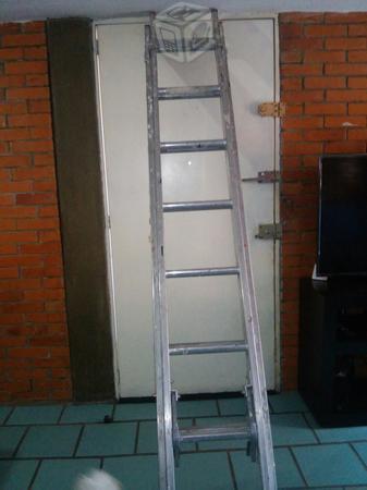 Escalera y protecciones