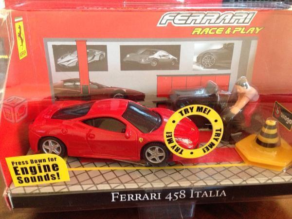 Ferrari 458 Italia con luz y sonido Burago 1/43