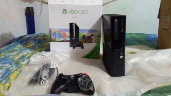 Xbox 360 Slim E Seminuevo 4GB