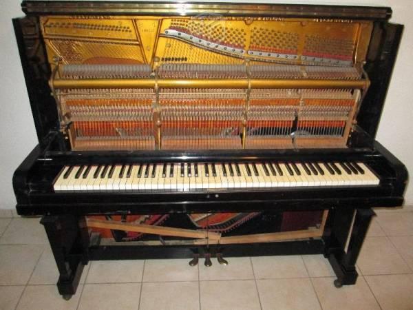 Piano Steinway and Sons