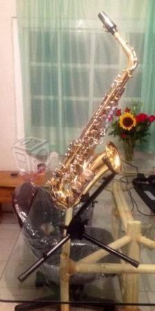 Saxofón alto yamaha japonés