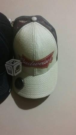 Gorra Nueva Budweiser con destapador