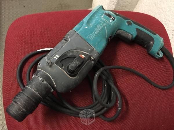 Taladro Makita HR2460 780W Rotomartillo