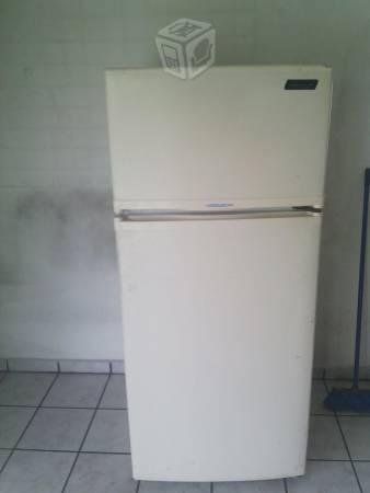 Refrigerador across
