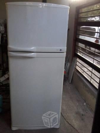 Refrigerador GE color almendra