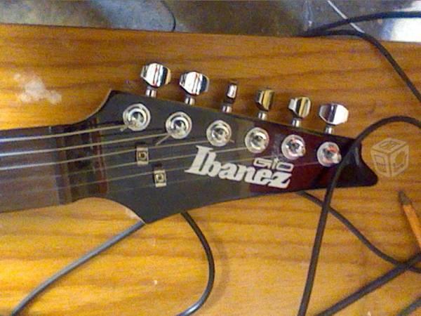 Guitarra electrica ibanez con su palanca tremolo