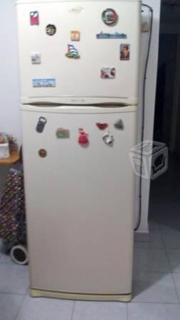 Refrigerador grande marca MABE de dos puertas
