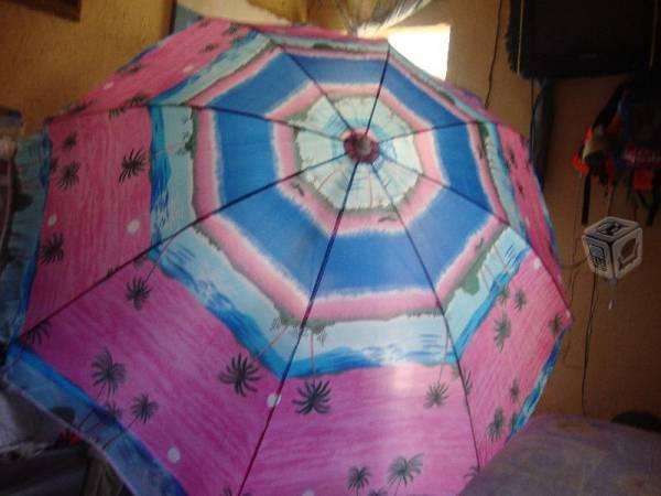Paraguas para playa y bambues