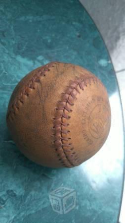 Pelota de béisbol antigua de colección