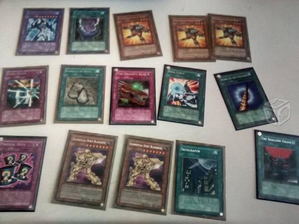 Lote de cartas de yugioh (comunes , raras, mas)