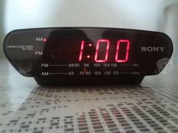 Reloj radio despertador