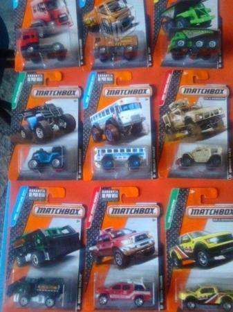 Lote de 9 vehiculos utilitarios matchbox