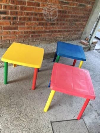 Mesas de plástico para niños
