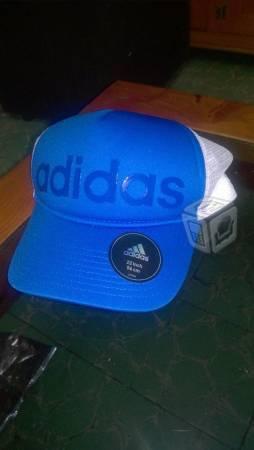 Gorra adidas trucker totalmente azul rey