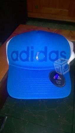 Gorra adidas trucker totalmente azul rey