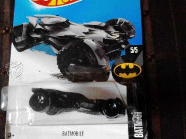 Batimobil Batman vs Superman Hot Wheels 2016