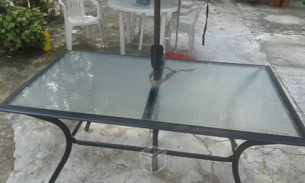 Mesa con sombrilla/terraza