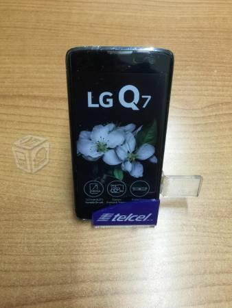 Teléfono celular LG Q7