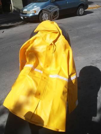 Impermeable nuevo