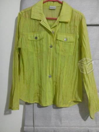 Blusa talla mediana verde manga larga