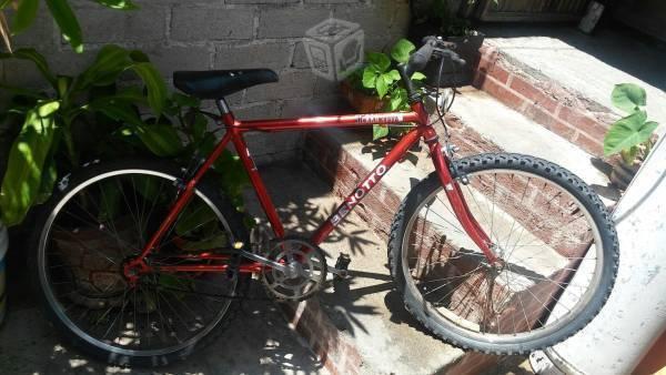 Bicicleta roja benotto r.24