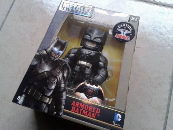 Batman armored. metals die cast. dc comics. nuevo