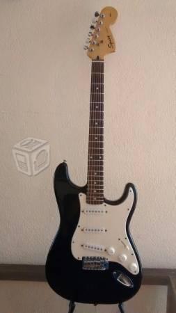 Squier by fender affinity strat negra Indonesia