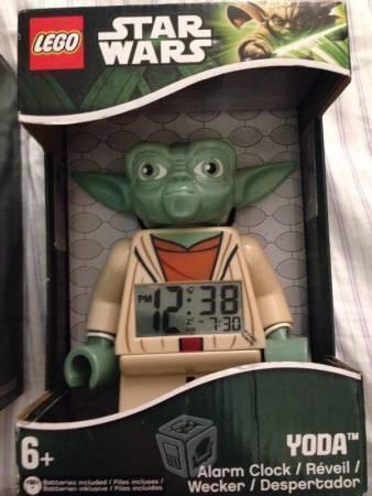 Reloj yoda con luz despertador