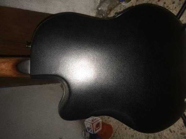 Guitarra Ovation Aplause