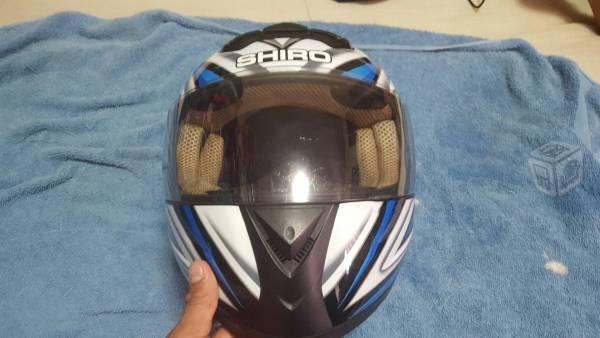 Casco para motociclista marca shiro