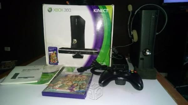 Xbox 360 con accesorios y caja R.G.H