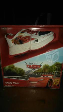 Estrena tenis de patín de cars